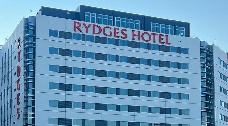 Exterior view of Rydges Sydney Airport hotel