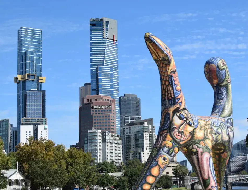 Cityscape of Melbourne featuring Princes Street Bridge over the Yarra River and high-rise buildings.